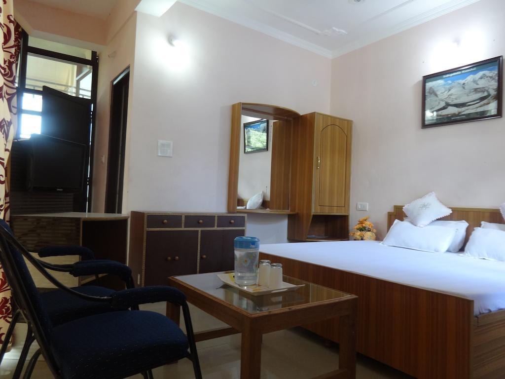 Hotel Kumar Residency Дармсала Номер фото