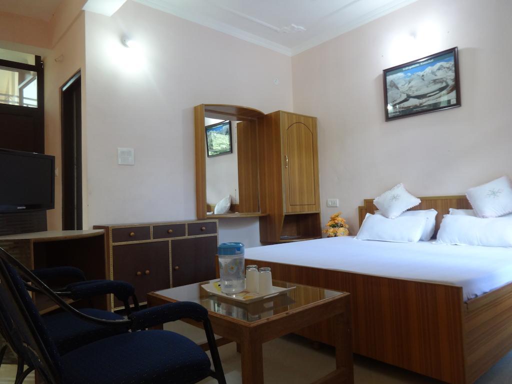 Hotel Kumar Residency Дармсала Номер фото